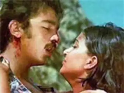 Sapna and Vasu minutes before their suicide in the film